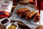 Corn dogs con harina de maíz