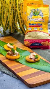 Mini tortillas con queso crema y tomates cherry