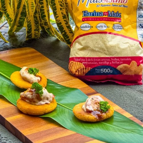 Mini tortillas con queso crema y tomates cherry