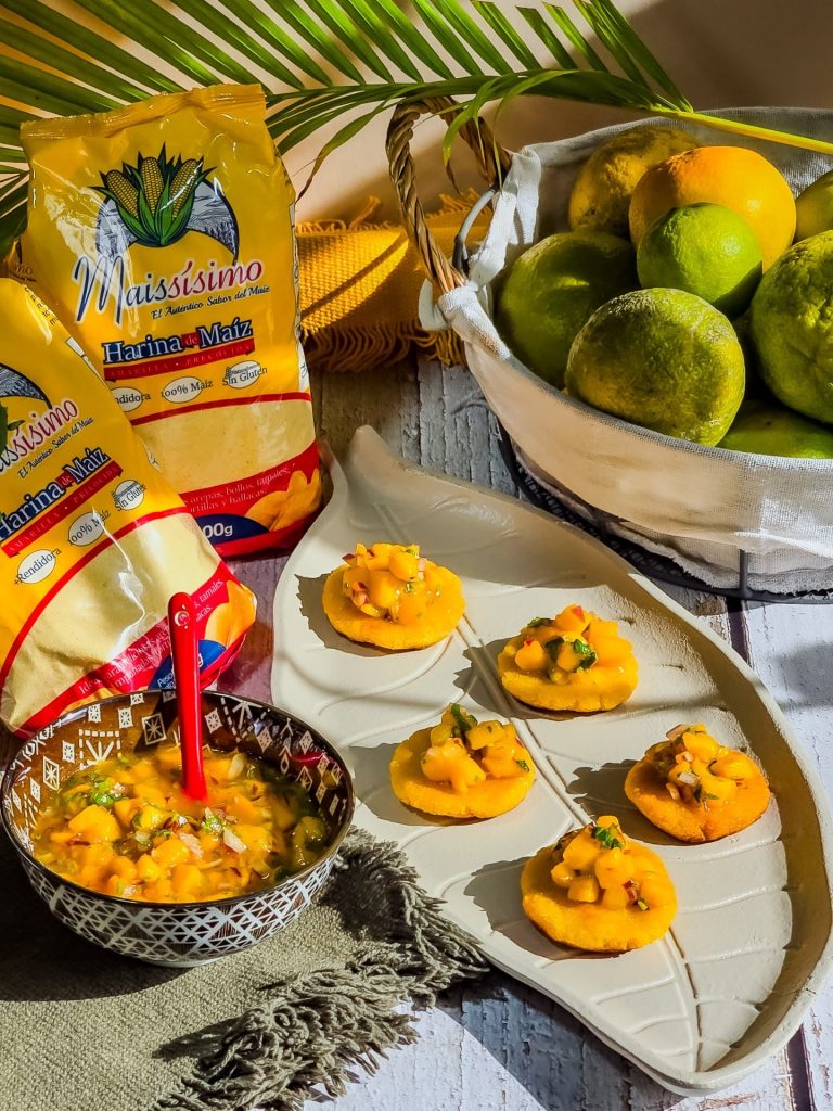 tortillitas con ceviche de mango